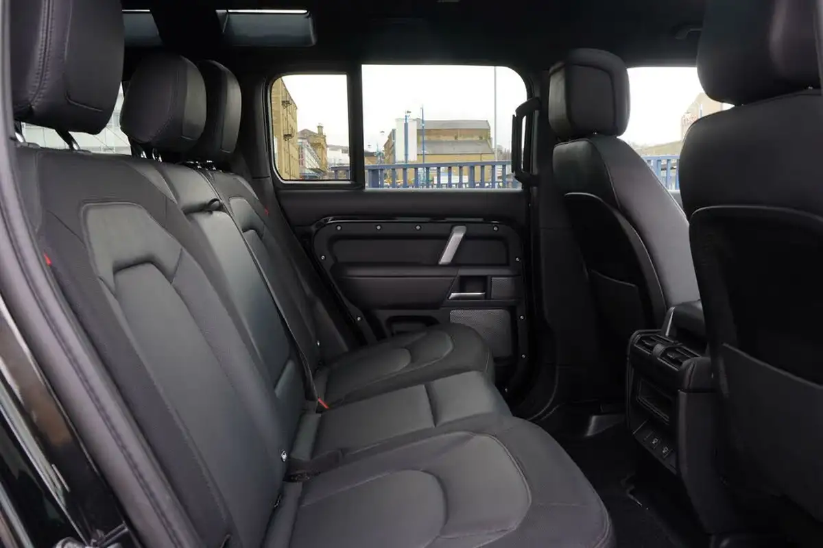 2022-land-rover-110-defender-30-d250-x-dynamic-hse-big-26