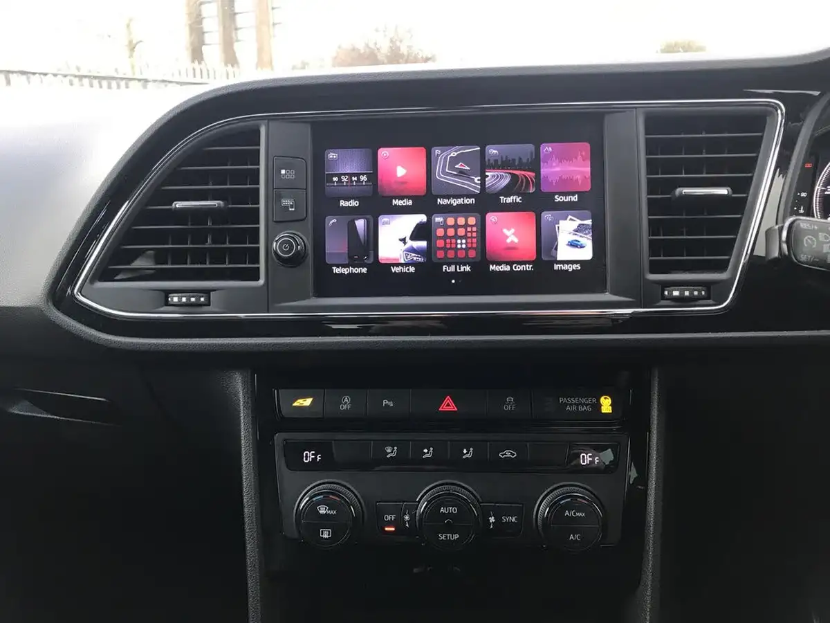 2020-seat-leon-20-tsi-cupra-300-4drive-ss-estate-big-15