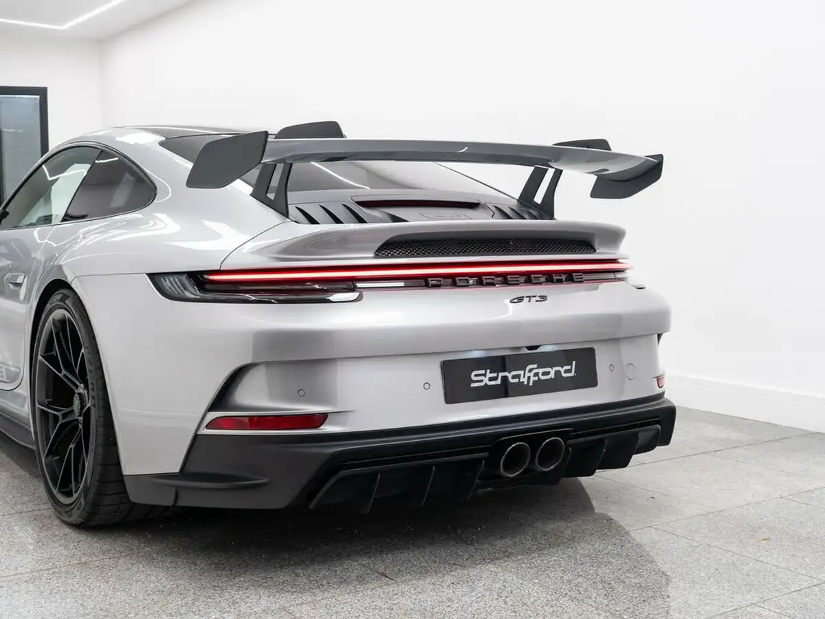 2022-porsche-911-40-gt3-rwd-big-9