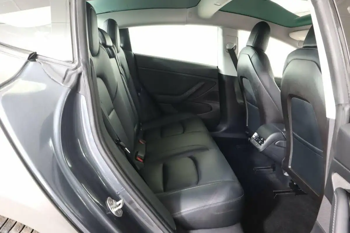 2020-tesla-model-3-e-long-range-big-29