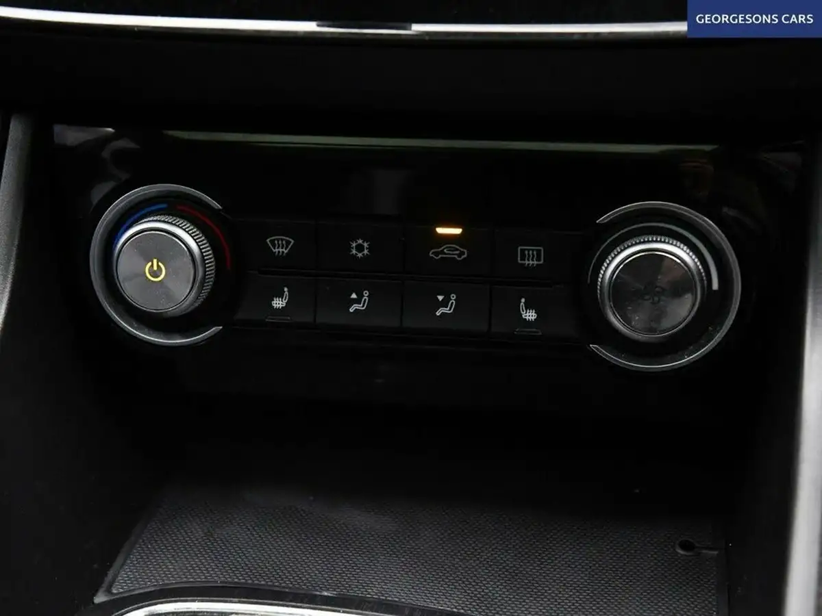 2021-mg-zs-suv-e-exclusive-ev-big-19