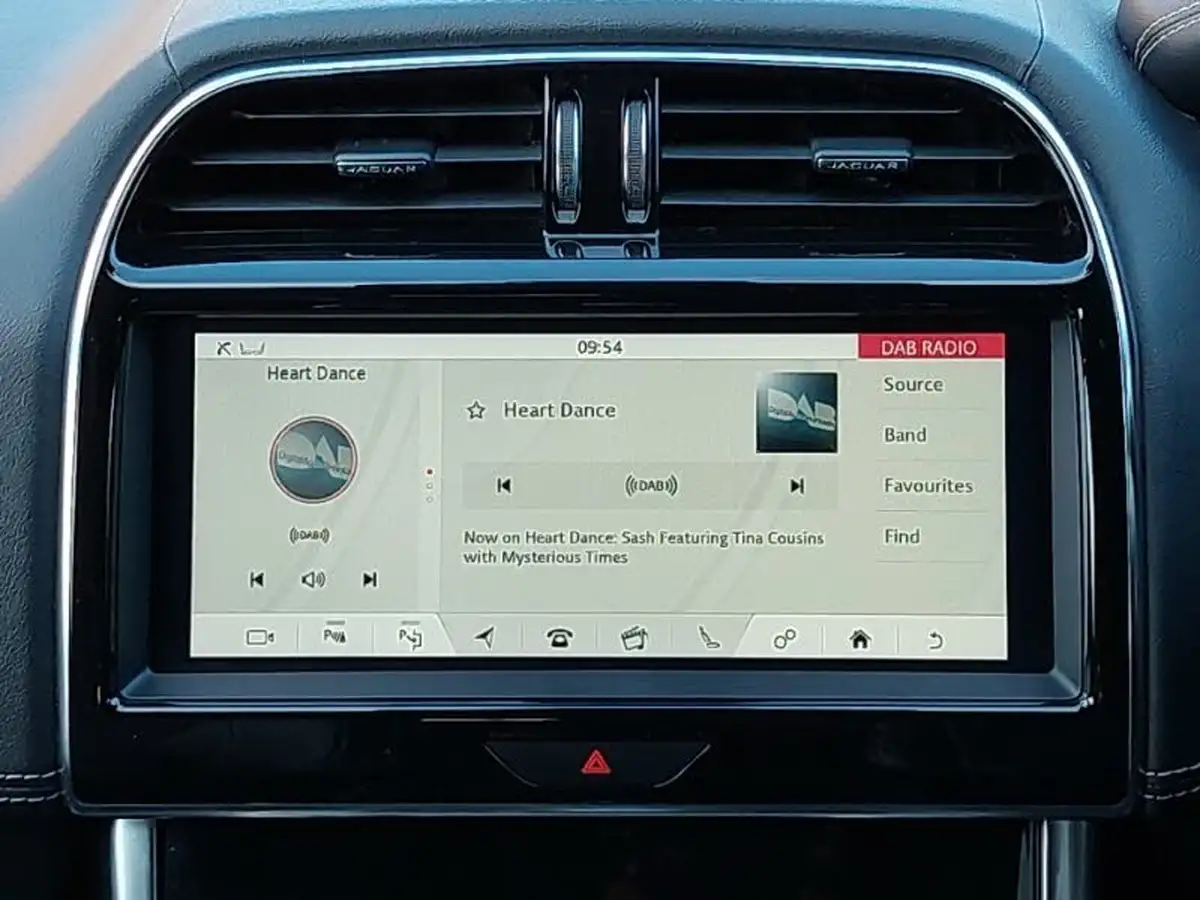 2020-jaguar-xe-20d-r-dynamic-se-big-9