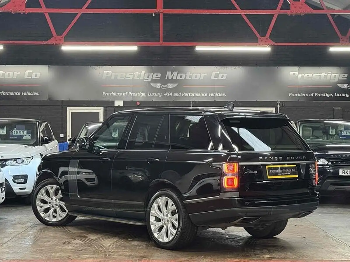 2019-land-rover-range-rover-30-sd-v6-vogue-big-4