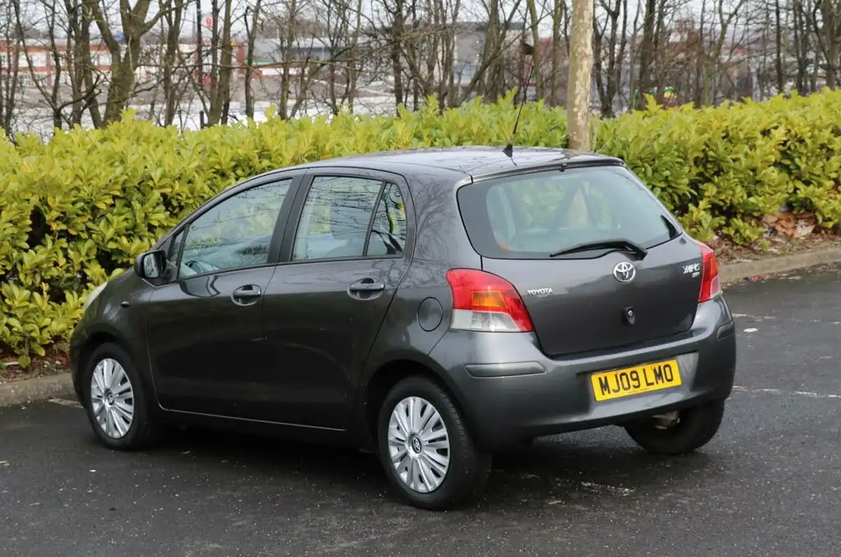 2009-toyota-yaris-133-tr-5d-big-3