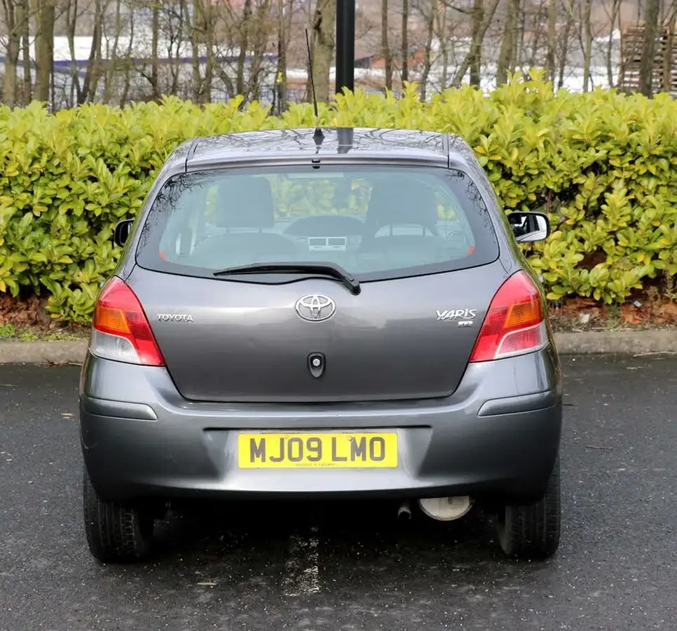 2009-toyota-yaris-133-tr-5d-big-7