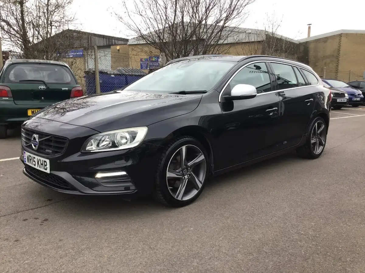 2015-volvo-v60-16td-d2-r-design-nav-big-2