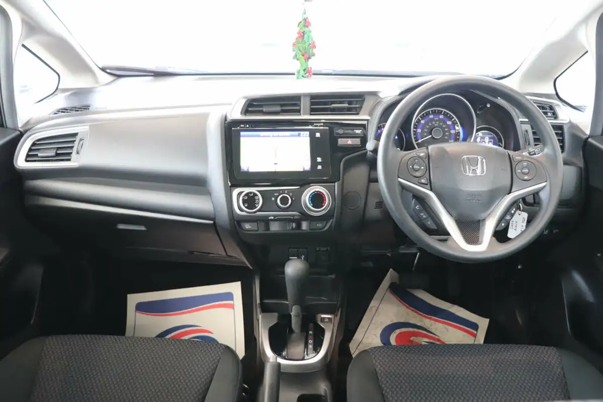 2019-honda-jazz-13-i-vtec-se-navi-cvt-big-2