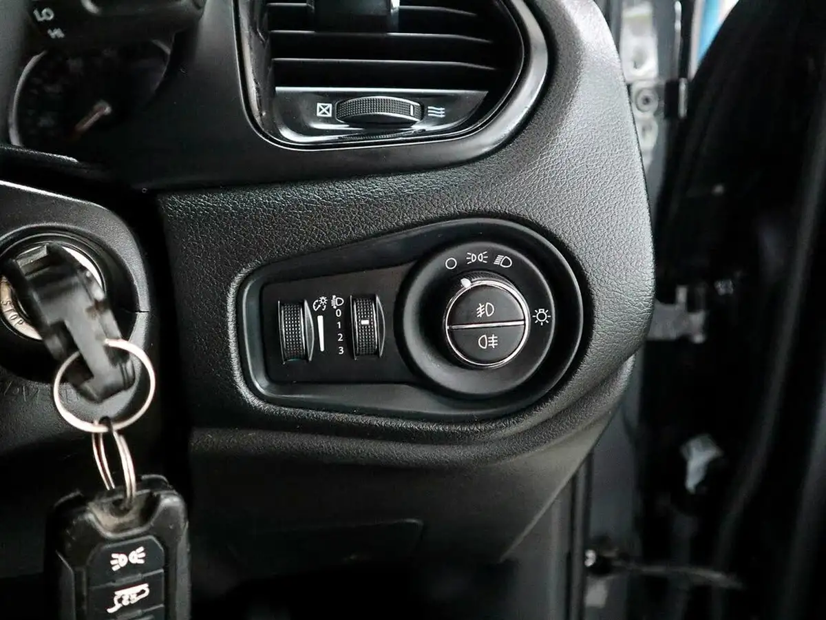 2021-jeep-renegade-10-gse-night-eagle-big-25