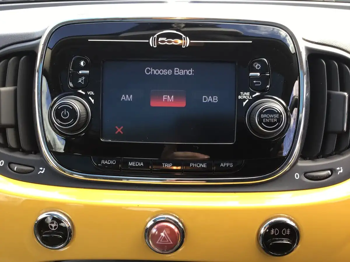 2017-fiat-500-12-lounge-big-21