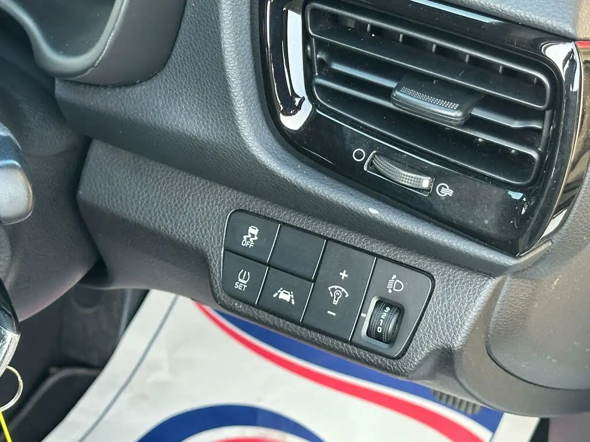 2017-kia-rio-14-98bhp-1368cc-auto-big-24