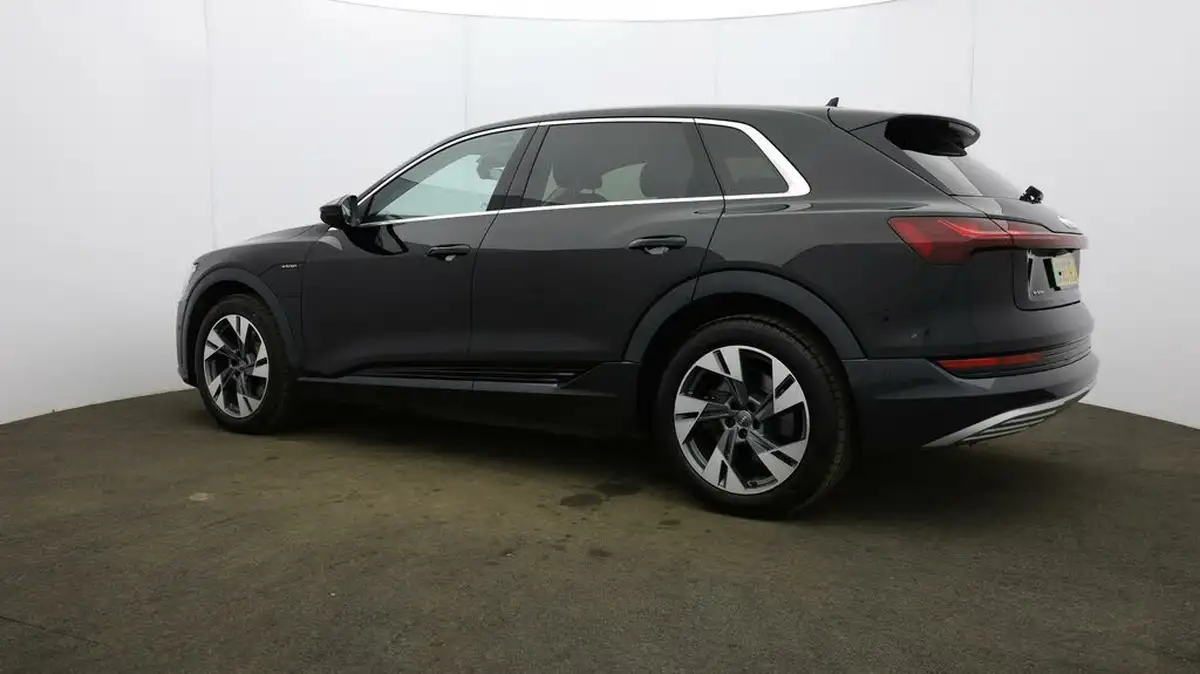 2019-audi-e-tron-55e-big-58