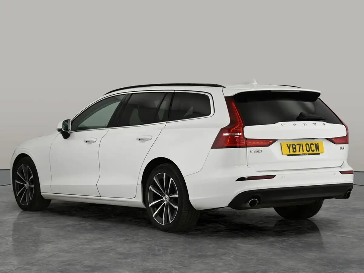 2022-volvo-v60-20-b3-momentum-161bhp-big-7