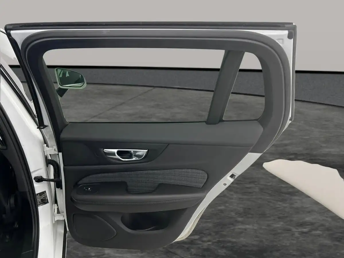 2022-volvo-v60-20-b3-momentum-161bhp-big-26
