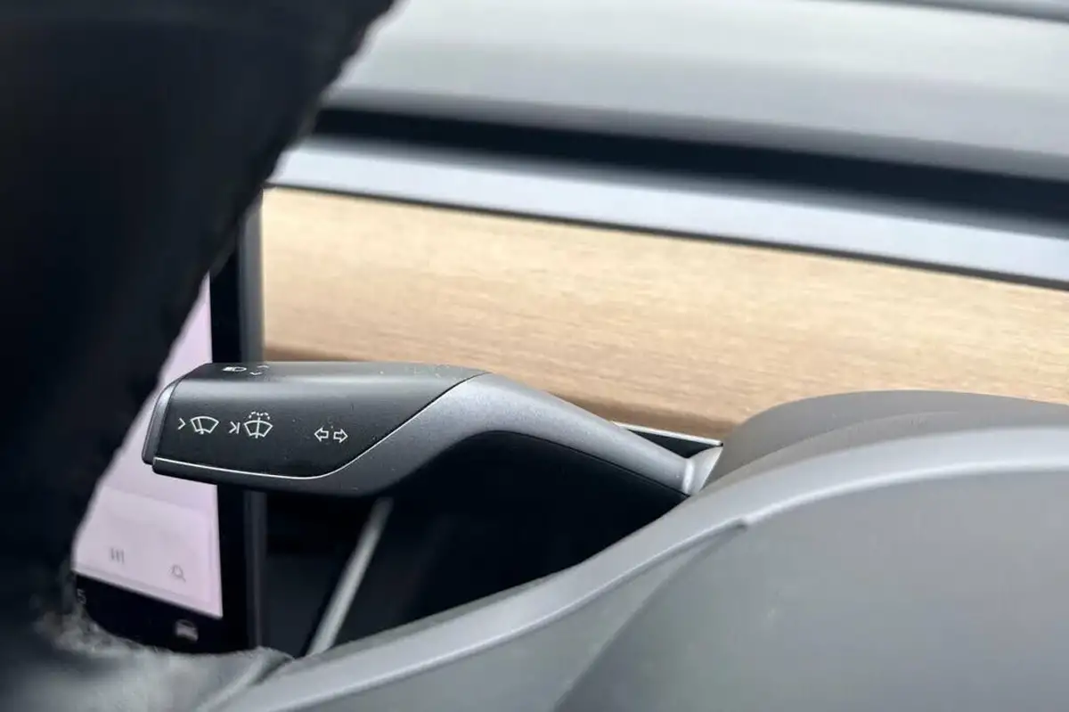 2020-tesla-model-3-e-long-range-big-21