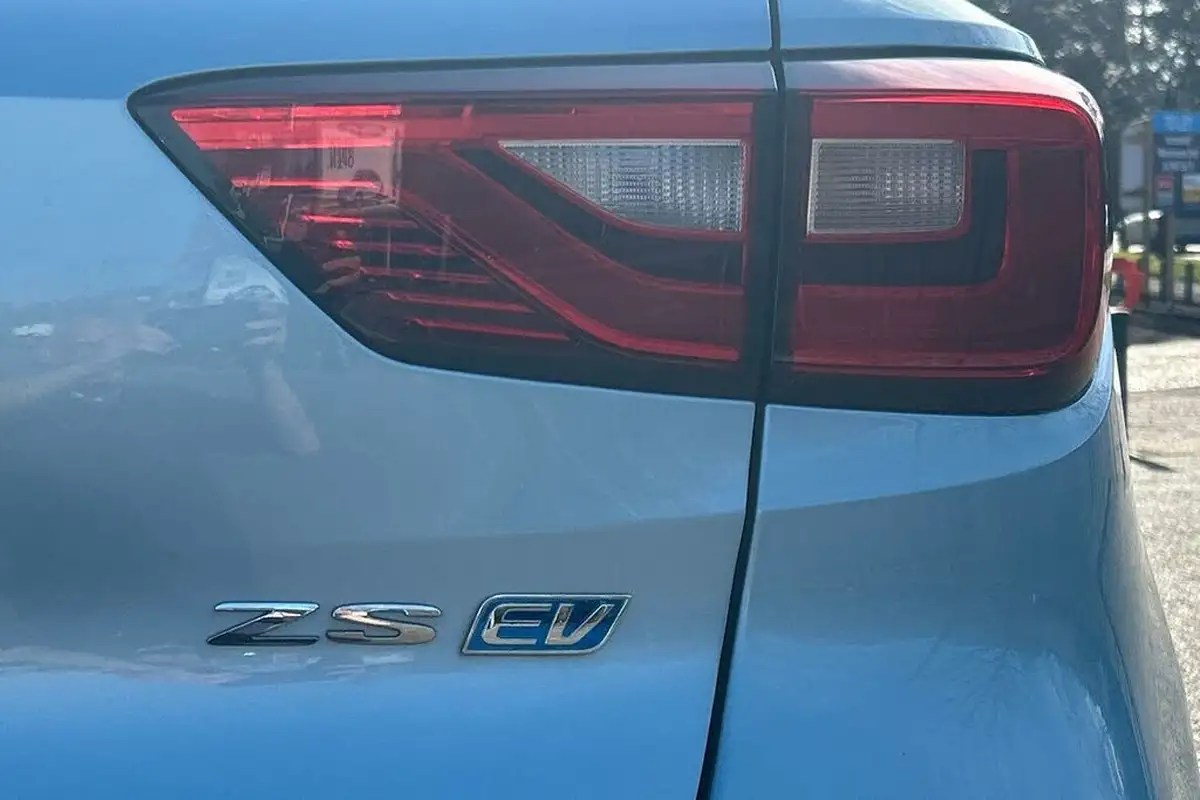 2021-mg-zs-suv-e-exclusive-ev-big-70
