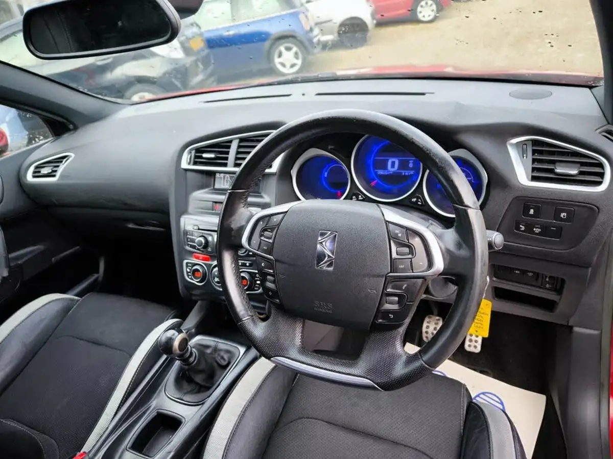 2014-citroen-ds4-16e-hdi-dstyle-big-14