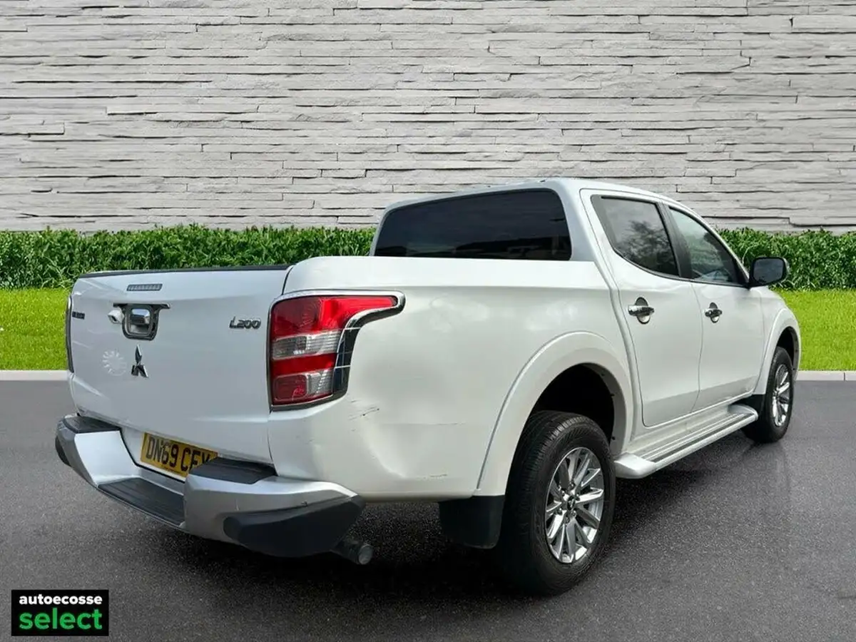 2018-mitsubishi-l200-24di-d-barbarian-eu6-big-7