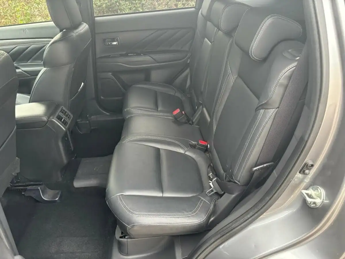 2020-mitsubishi-outlander-24-dynamic-phev-big-16