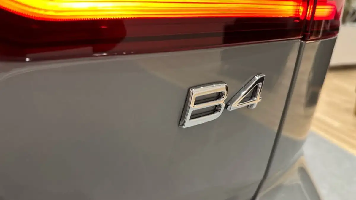 2024-volvo-v60-20-b4-plus-station-wagon-big-30