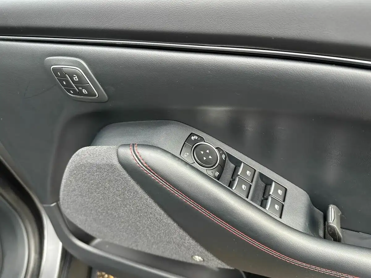2024-ford-mustang-mach-e-big-24