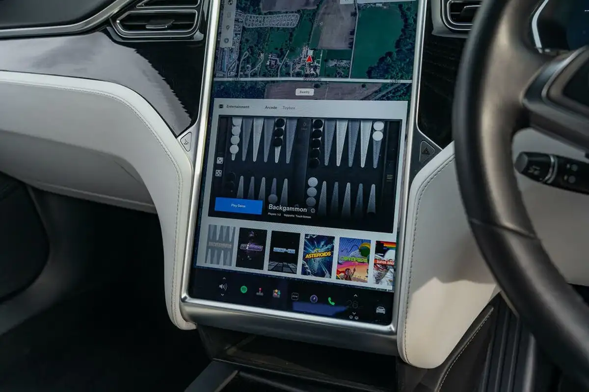 2017-tesla-model-s-e-100d-big-44