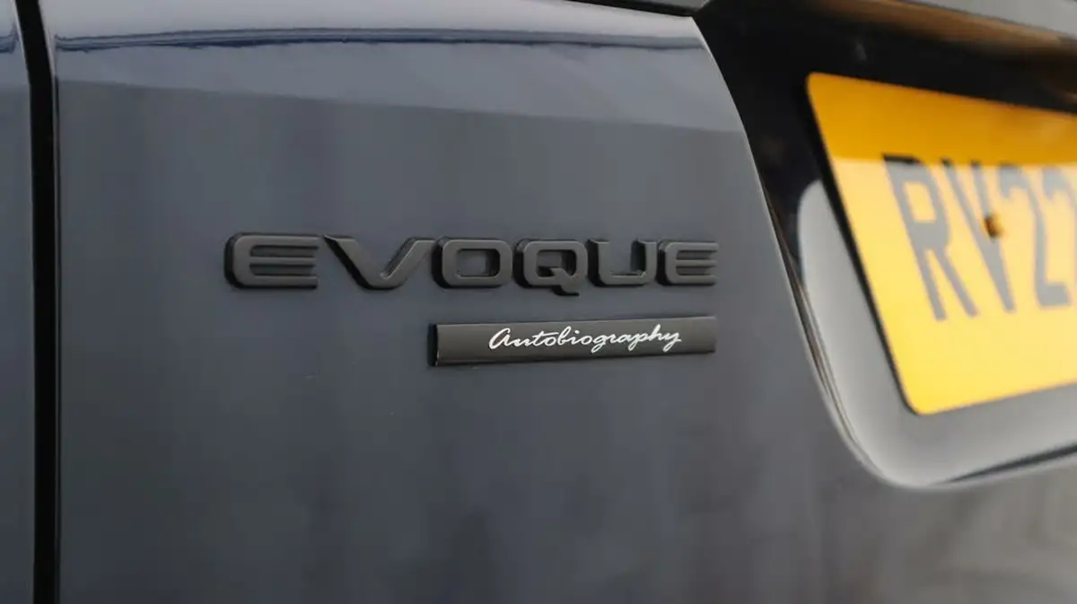 2022-land-rover-range-rover-evoque-15-p300e-autobiography-big-20