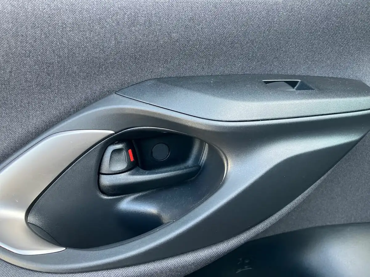 2023-mazda-mazda2-15-select-big-32