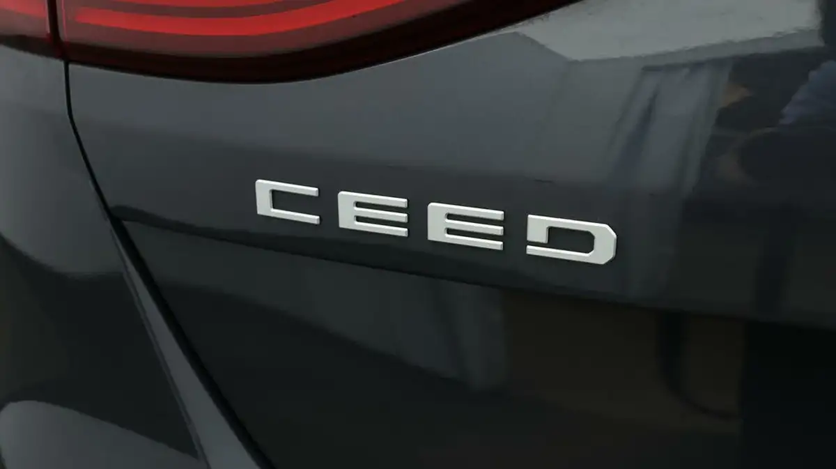 2023-kia-ceed-15-t-gdi-2-158bhp-non-adap-hatchback-big-19