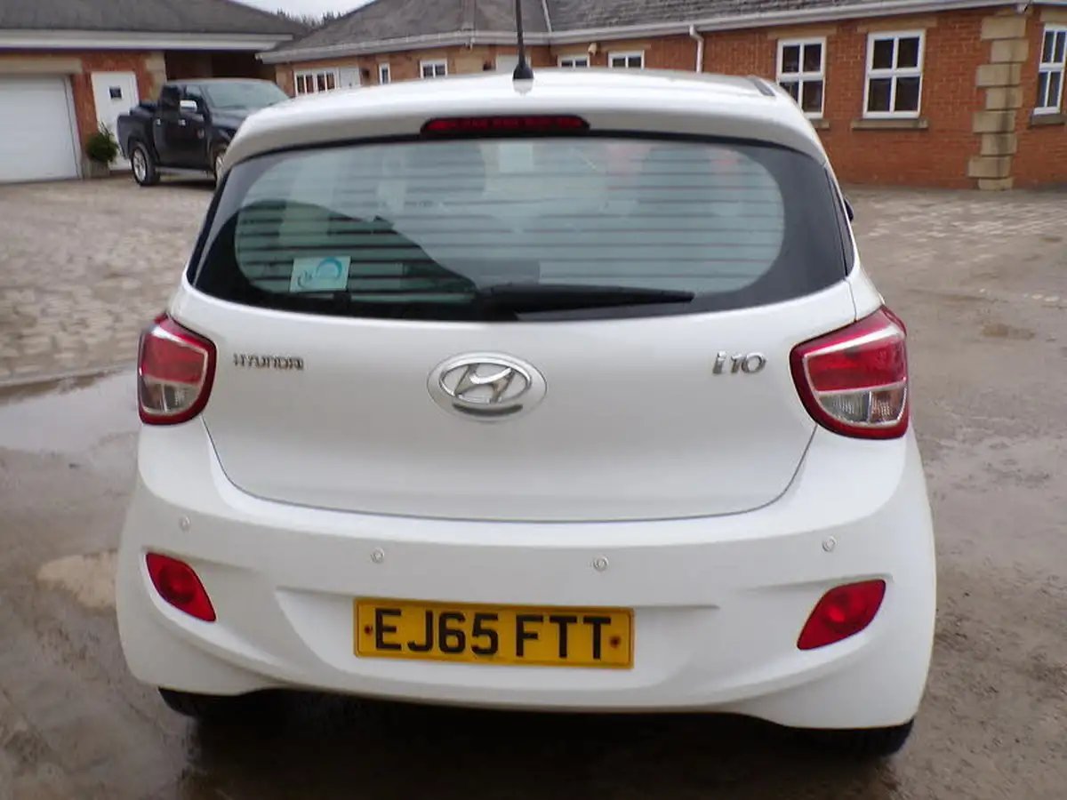 2015-hyundai-i10-10-blue-drive-se-isg-big-7
