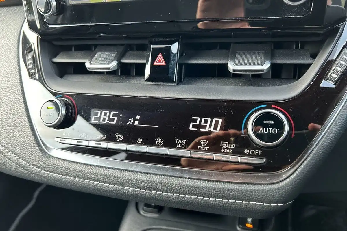 2019-toyota-corolla-20-vvt-i-design-panoramic-roofspare-wheel-touring-sports-big-30