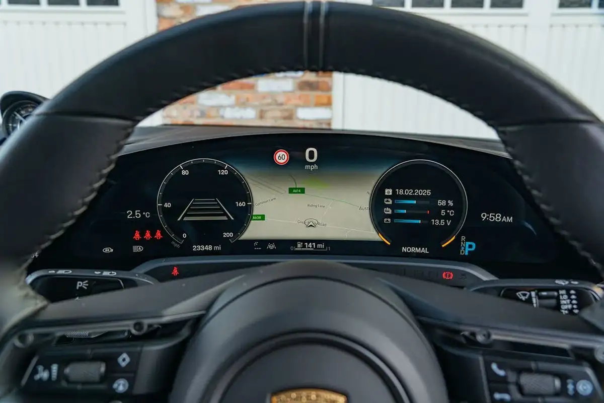 2020-porsche-taycan-e-turbo-big-48