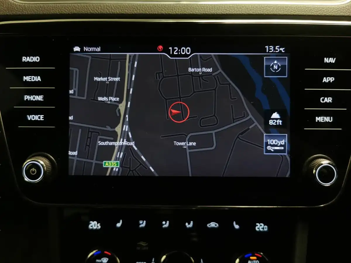 2019-skoda-superb-20tdi-se-technology-estate-big-5