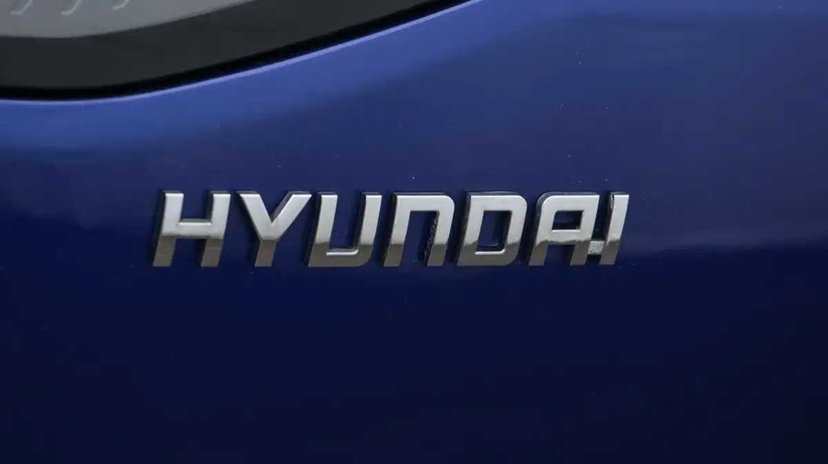2021-hyundai-ioniq-e-premium-se-electric-100kw-big-21