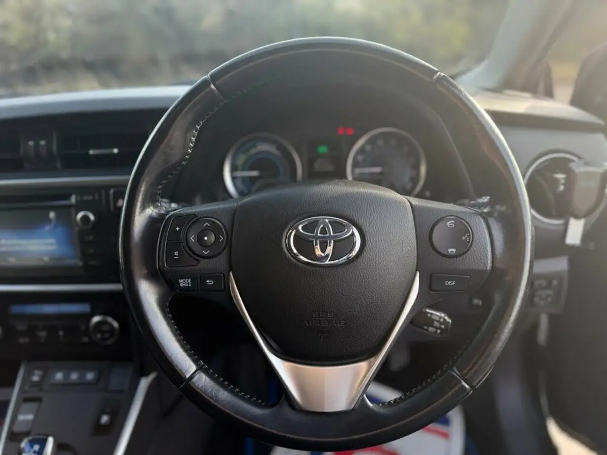 2015-toyota-auris-18-vvt-i-hsd-excel-hatchback-e-cvt-big-13