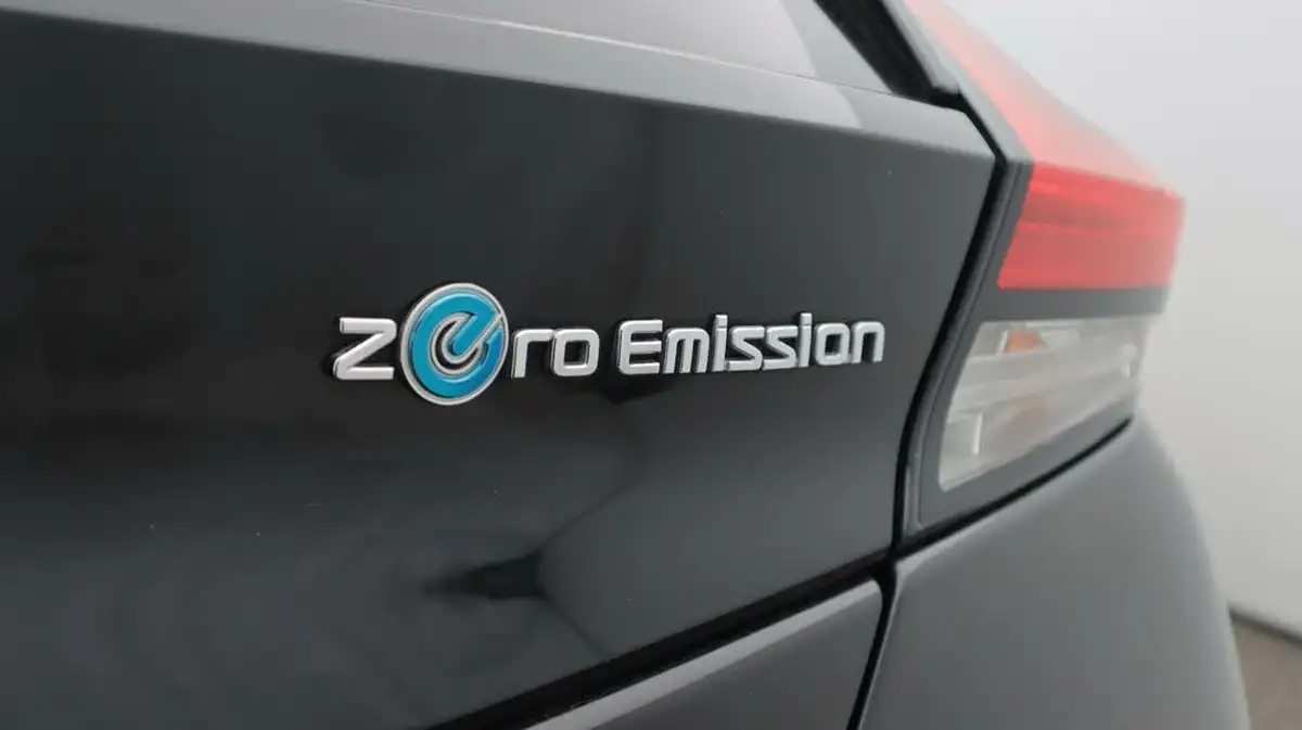 2021-nissan-leaf-e-tekna-big-22