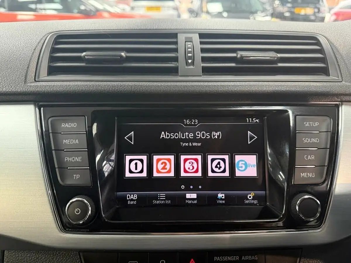 2018-skoda-fabia-10-mpi-colour-edition-big-31