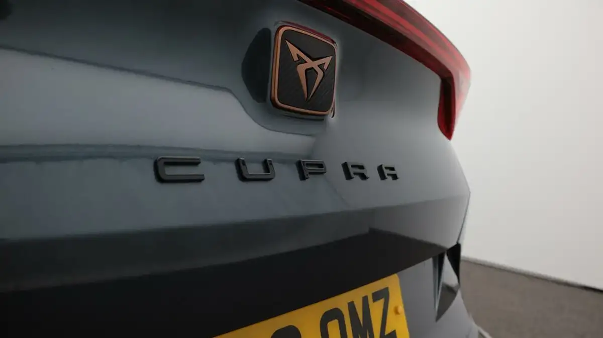 2023-cupra-formentor-14-e-hybrid-vz2-big-22