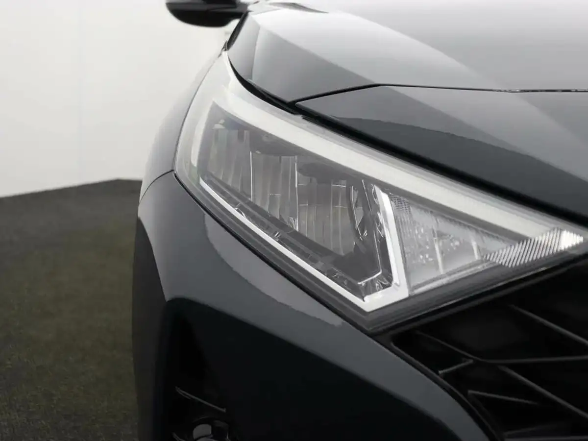 2022-hyundai-i20-10-t-gdi-premium-dct-big-36