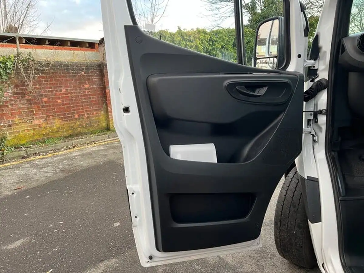 2020-mercedes-benz-sprinter-21cdi-314-l1h1-panel-van-big-44