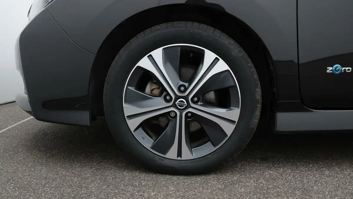 2020-nissan-leaf-e-tekna-big-18