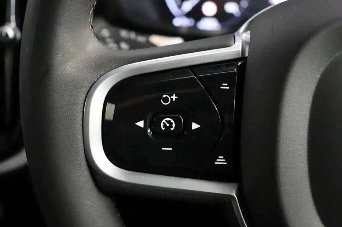 2021-volvo-v60-20-t6-r-design-350bhp-plug-in-hybrid-big-26