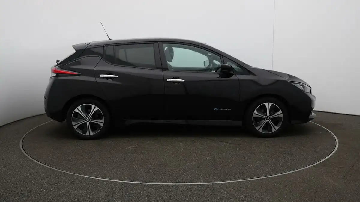2020-nissan-leaf-e-tekna-big-40