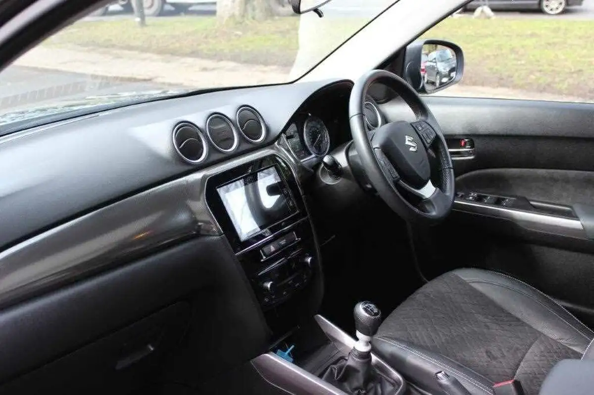 2023-suzuki-vitara-14-boosterjet-sz5-big-21