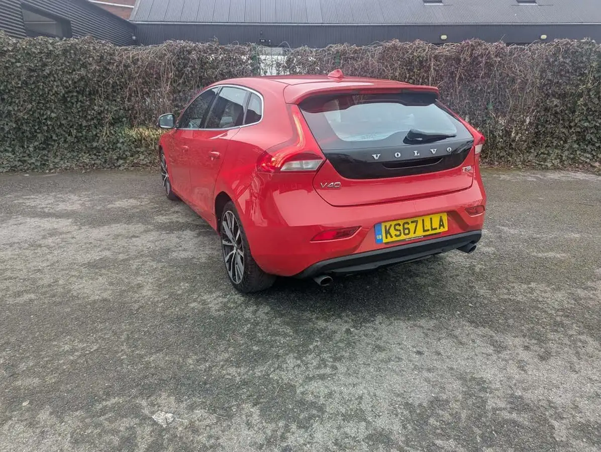 2017-volvo-v40-15-t3-inscription-big-5