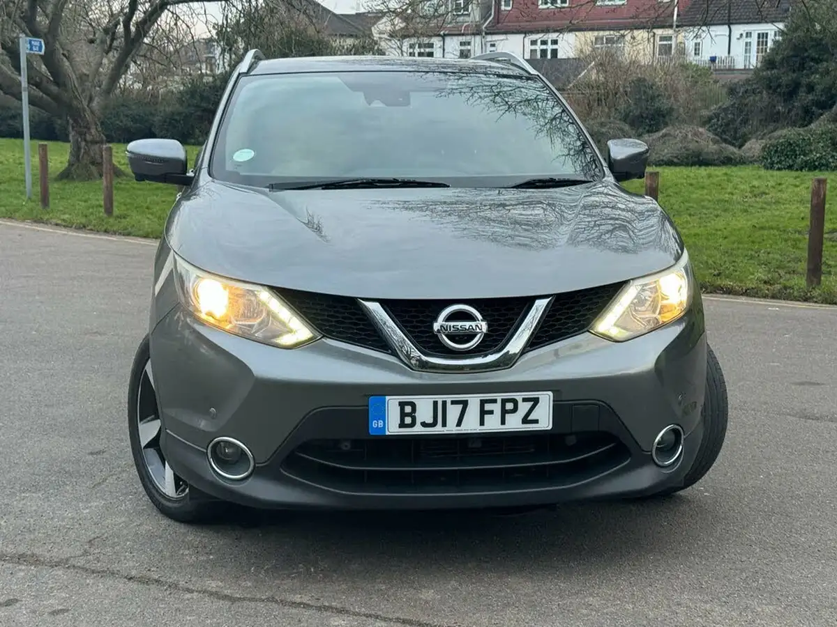 2017-nissan-qashqai-12-dig-t-n-vision-18in-xtronic-cvt-big-1