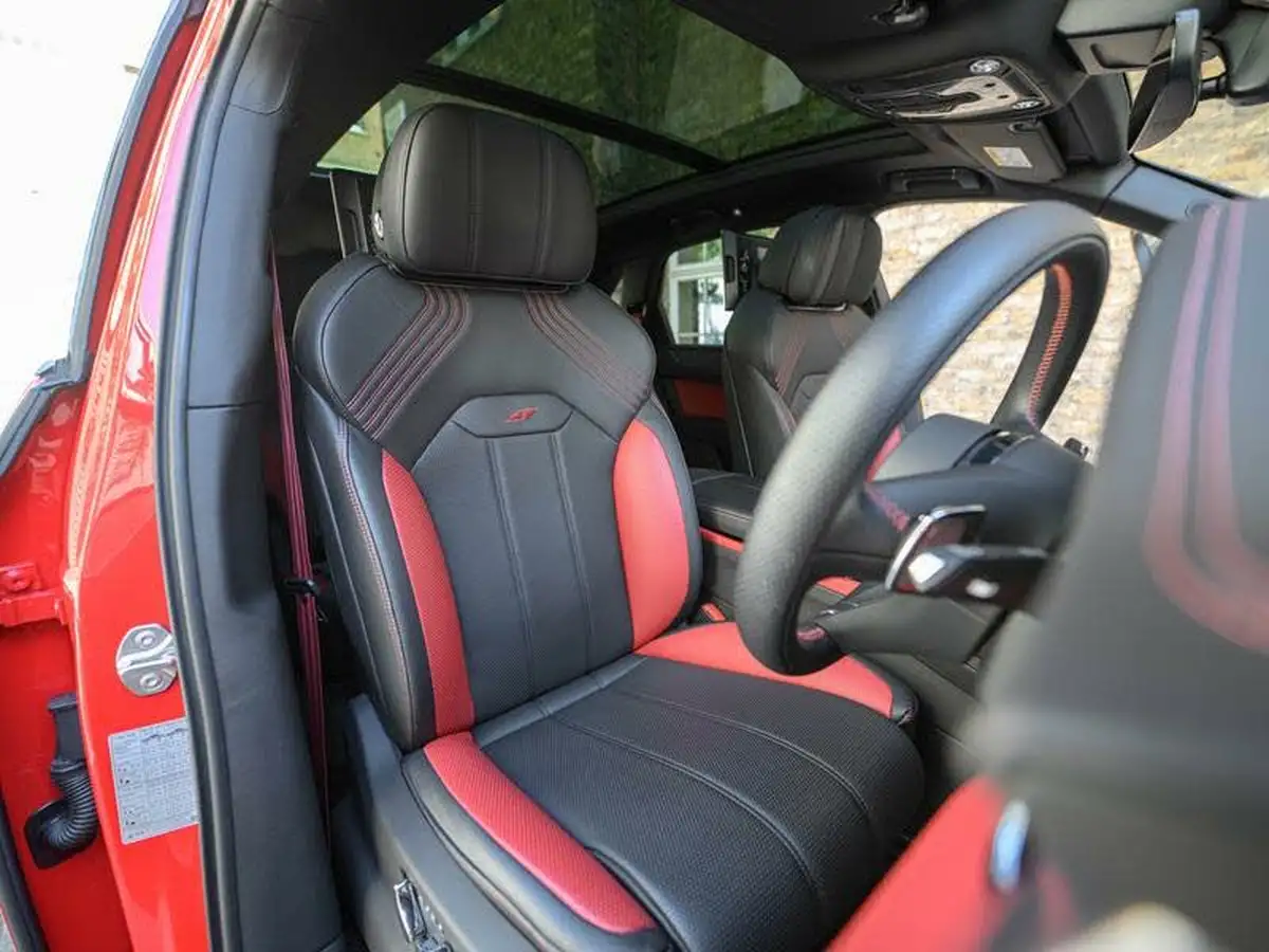 2022-bentley-bentayga-40-v8-big-16