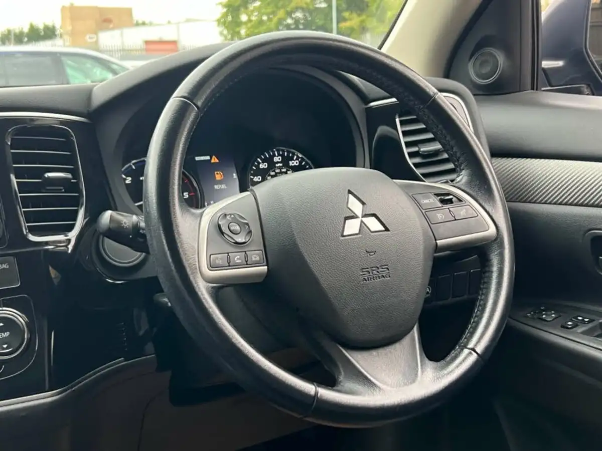 2014-mitsubishi-outlander-22di-d-gx3-7st-big-18