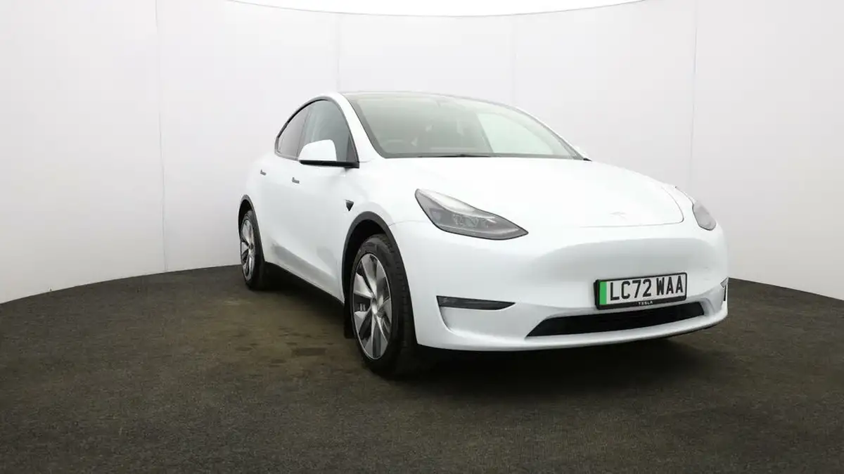 2022-tesla-model-y-e-long-range-big-38