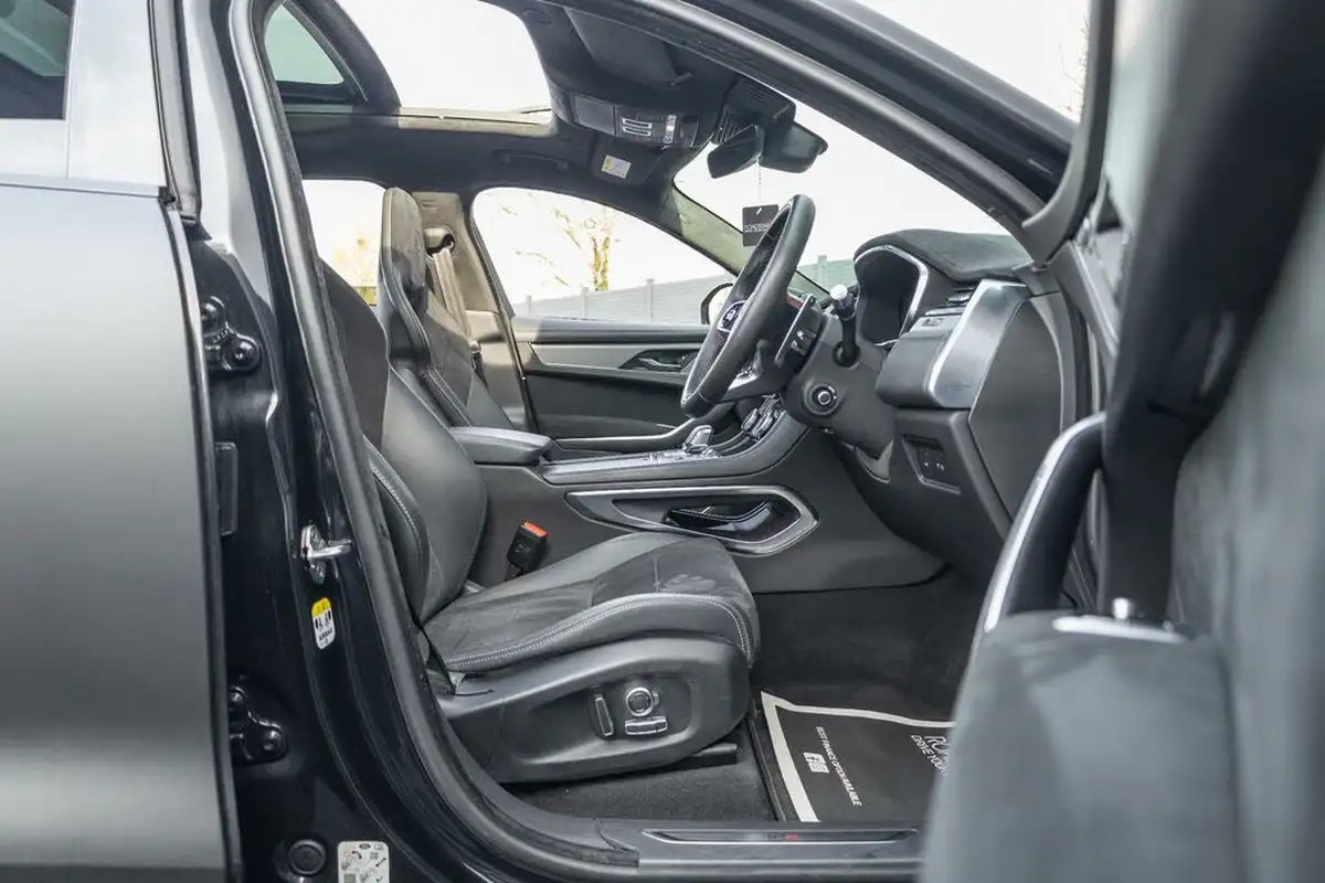 2021-jaguar-f-pace-50-v8-svr-big-20