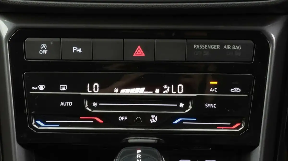 2022-volkswagen-t-cross-10-tsi-sel-dsg-big-12